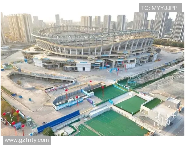 广州足球队运营体系中的战术创新与实践分析