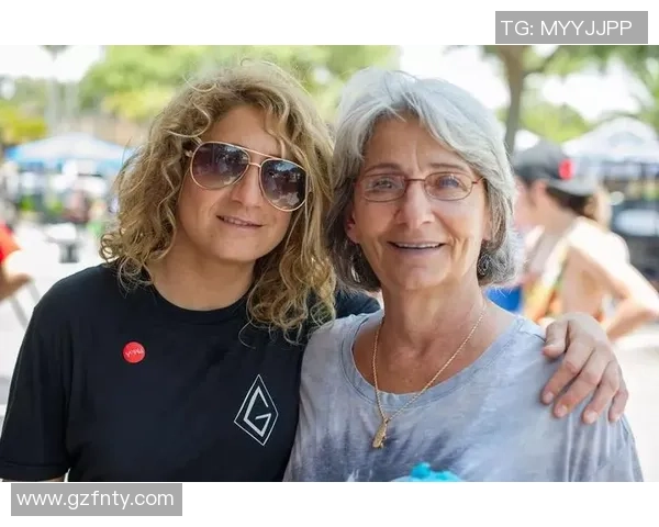 张磊亲授滑板技巧与心得分享助你快速提升滑板水平 张磊亲授滑板技巧与心得分享助你快速提升滑板水平