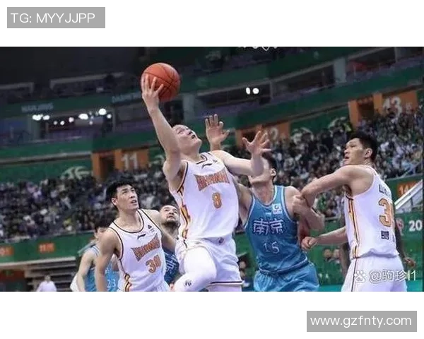 深圳篮球队反击体系解析:高效战术与团队配合的完美结合 深圳篮球队反击体系解析:高效战术与团队配合的完美结合