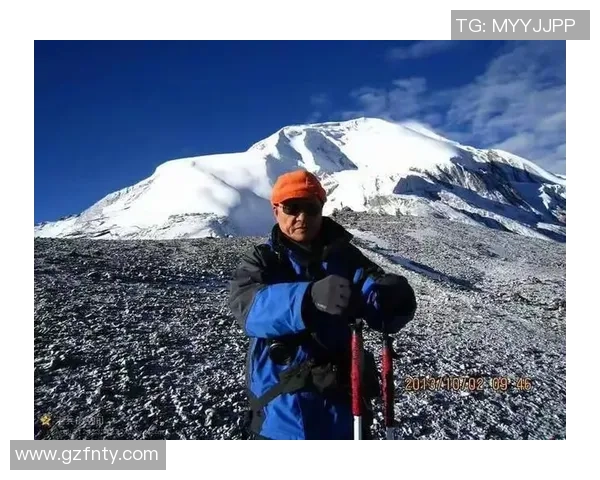 攀岩人生的深度对话：周伟与山峰的心灵交汇与挑战之路